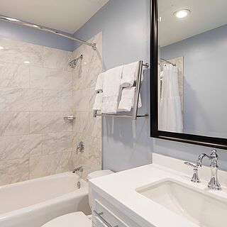 Marriott Vacation Club Pulse at Custom House, Boston — Bathroom