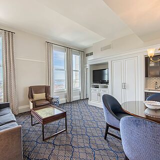 Marriott Vacation Club Pulse at Custom House, Boston — Living Area