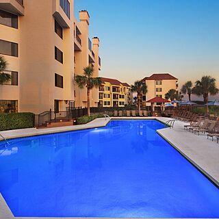 Marriott's Harbour Point and Sunset Pointe at Shelter Cove — Pool Area With Loungers