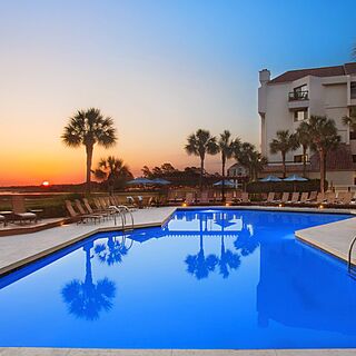Marriott's Harbour Point and Sunset Pointe at Shelter Cove &mdash; Pool Area With Loungers