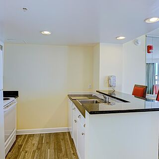 Hilton Vacation Club Ocean Beach Club Virginia Beach — Sample kitchen in one- and two-bedroom suites