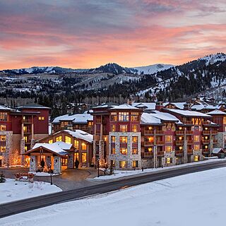 Sunrise Lodge by Hilton Grand Vacations — Exterior