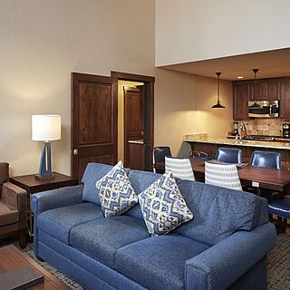 Sunrise Lodge by Hilton Grand Vacations — Sample Living Area