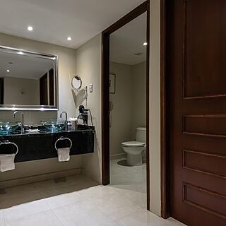 Barcelo Aruba — Sample Bathroom