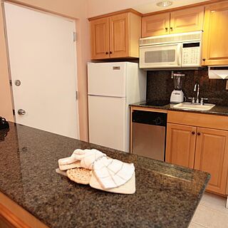 Palm Beach Shores Resort and Vacation Villas — Sample Kitchen