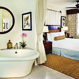 Kings' Land by Hilton Grand Vacations — Sample Bathroom
