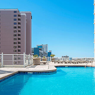Carolina Grande — Pool