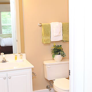 The Cottages at King's Creek Plantation — Bathroom
