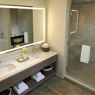 Ocean Oak Resort by Hilton Grand Vacations — Sample Bathroom