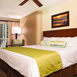 Club Wyndham at Waikiki Beach Walk — Bedroom