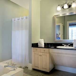 Wyndham Vacation Resorts at Majestic Sun — Bathroom