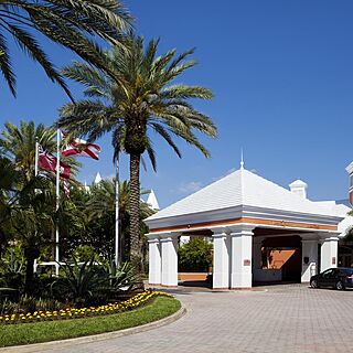 Hilton Grand Vacations at SeaWorld — Exterior
