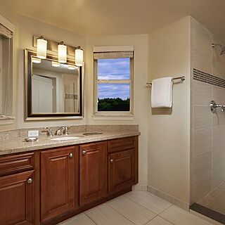 Hilton Grand Vacations at SeaWorld — Bathroom