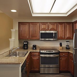Hilton Grand Vacations at SeaWorld — Kitchen