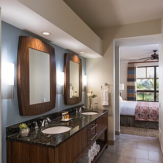 The Bay Club at Waikoloa Beach — Sample bathroom