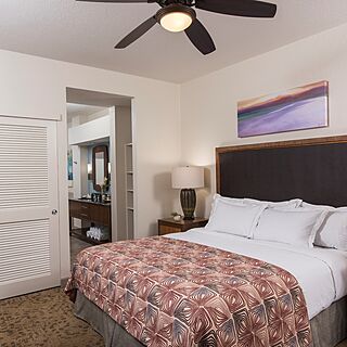 The Bay Club at Waikoloa Beach — Sample bedroom