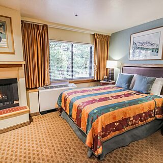 Hilton Vacation Club Tahoe Seasons Lake Tahoe &mdash; Sample unit bedroom