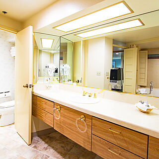 Hilton Vacation Club Tahoe Seasons Lake Tahoe &mdash; Bathroom with Whirlpool jacuzzi