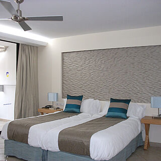 Pearly Grey Ocean Club