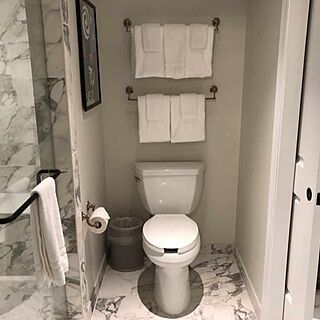 Disney's Riviera Resort — Sample unit bathroom