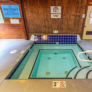 Smoketree Lodge — Hot Tub
