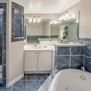 Holiday Inn Club Vacations Panama City Beach Resort — Bathroom