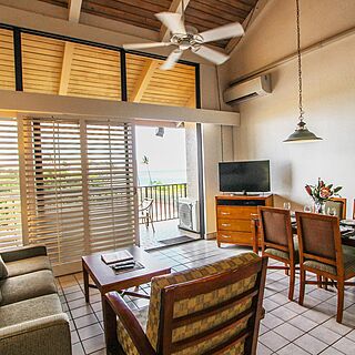 Maui Schooner — Living Area