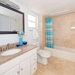 Plantation Village Beach Resort — Bathroom