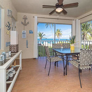 Plantation Village Beach Resort — Sunroom