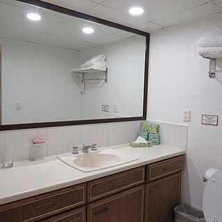 Casa del Mar Beach Resort — Sample Bathroom