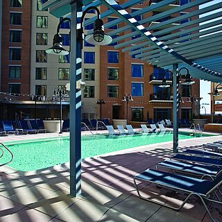 Club Wyndham National Harbor — Pool With Loungers