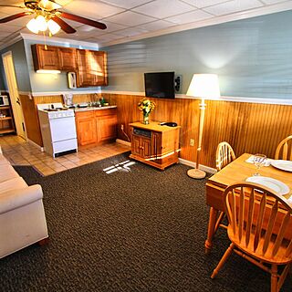 Island Manor Resort — Living Area