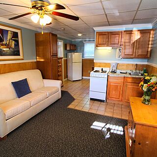 Island Manor Resort — Living Area