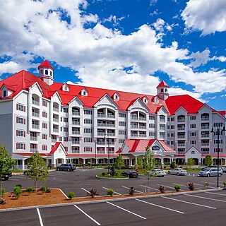 Riverwalk Resort at Loon Mountain — Exterior