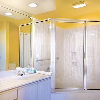 Wyndham Branson at The Falls — Bathroom