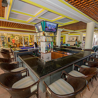 Costa Linda Beach Resort — Bar
