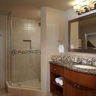 Hilton Grand Vacations on the Boulevard — Bathroom