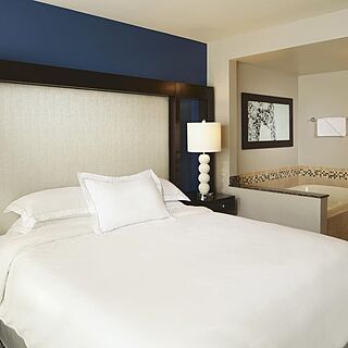Hilton Grand Vacations on the Boulevard — Bedroom
