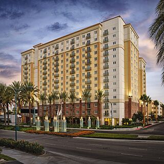 Wyndham Anaheim — Exterior