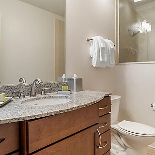 The Marquee Resort — Sample Bathroom