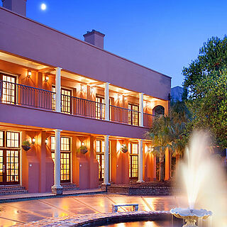 Lodge Alley Inn — Exterior