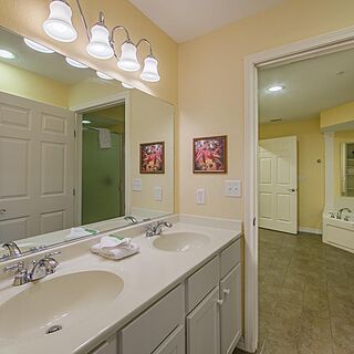Holiday Inn Club Vacations Hill Country Resort &mdash; Bathroom