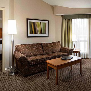 Delta Hotels by Marriott Grand Okanagan Resort — Living Area