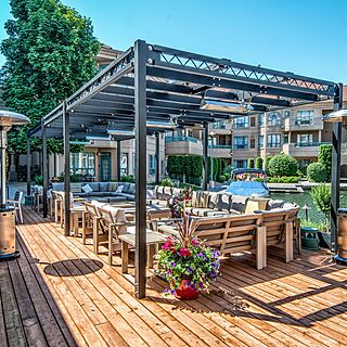 Delta Hotels by Marriott Grand Okanagan Resort — Patio Lounge