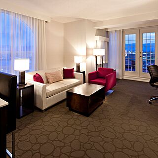 Delta Hotels by Marriott Grand Okanagan Resort — Living Area