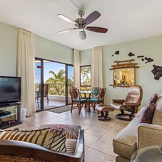 Club Wyndham Royal Sea Cliff — Sample unit living area