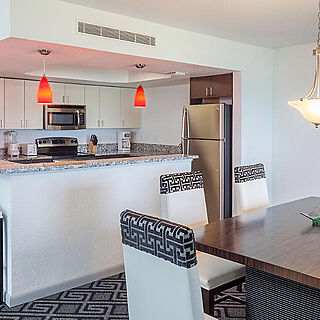 Solara Surfside — Dining Area