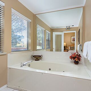 Club Wyndham Flagstaff — Sample Bathroom