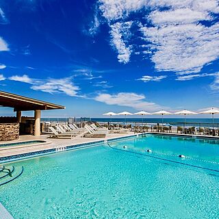 Georgian Inn Beach Club — Pool