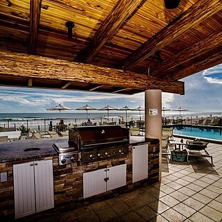 Georgian Inn Beach Club — Grilling Area